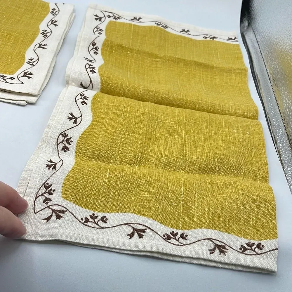 Set of 2 linen VTG leaf pattern mustard napkins.